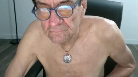 Snapshot of pastelito76 chatting on 11-20-25, 02:23 Bob online show from 11-20-25, 02:23