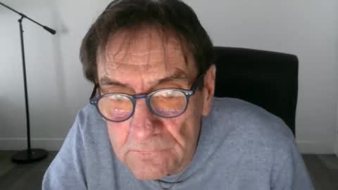 Snapshot of pastelito76 chatting on 11-22-25, 04:06 Bob online show from 11-22-25, 04:06