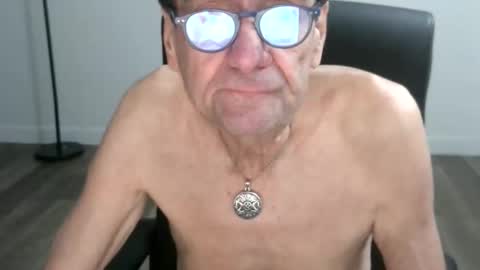 Snapshot of pastelito76 chatting on 11-28-25, 01:47 Bob online show from 11-28-25, 01:47