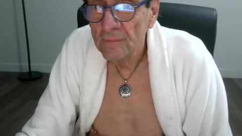 Snapshot of pastelito76 chatting on 11-29-25, 01:36 Bob online show from 11-29-25, 01:36