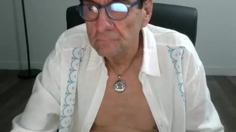 Snapshot of pastelito76 chatting on 12-02-25, 04:18 Bob online show from 12-02-25, 04:18