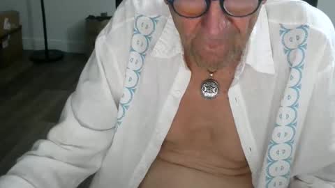 Snapshot of pastelito76 chatting on 12-21-25, 02:46 Bob online show from 12-21-25, 02:46