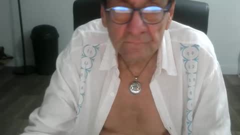Snapshot of pastelito76 chatting on 01-09-26, 01:41 Bob online show from 01-09-26, 01:41