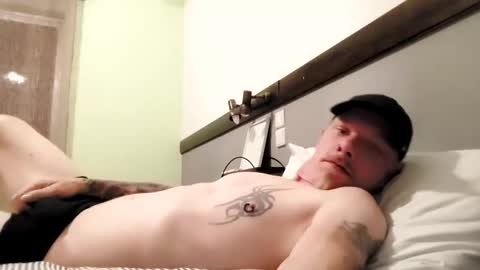 Snapshot of patrickgauvreau666 chatting on 11-16-25, 06:57 Charles Tremblay online show from 11-16-25, 06:57