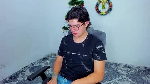 Snapshot of patrik027 chatting on 12-04-24, 09:46 .... online show from 12-04-24, 09:46