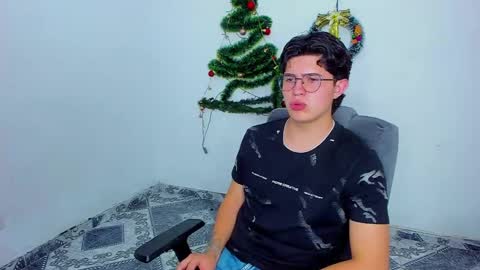 Snapshot of patrik027 chatting on 12-05-24, 12:52 .... online show from 12-05-24, 12:52