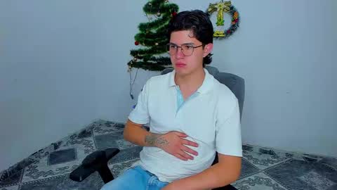 Snapshot of patrik027 chatting on 12-05-24, 12:44 .... online show from 12-05-24, 12:44