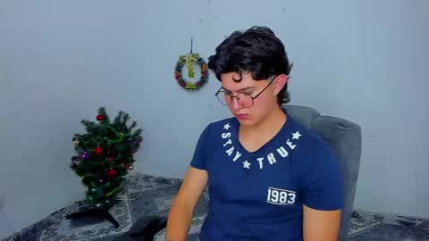 Snapshot of patrik027 chatting on 12-10-24, 11:40 .... online show from 12-10-24, 11:40
