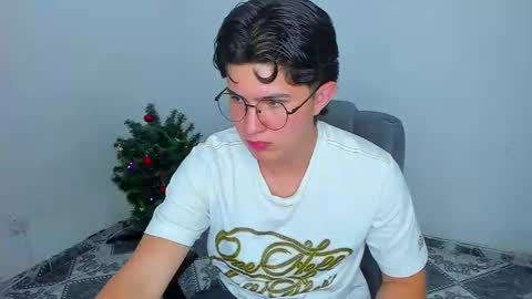 Snapshot of patrik027 chatting on 12-17-24, 12:01 .... online show from 12-17-24, 12:01