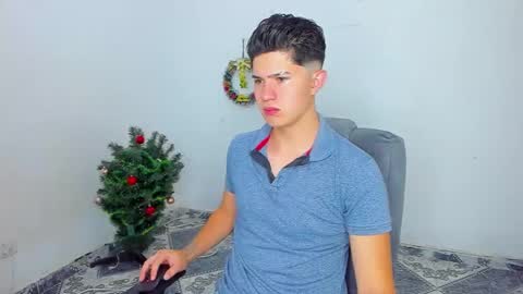 Snapshot of patrik027 chatting on 12-30-24, 01:14 .... online show from 12-30-24, 01:14