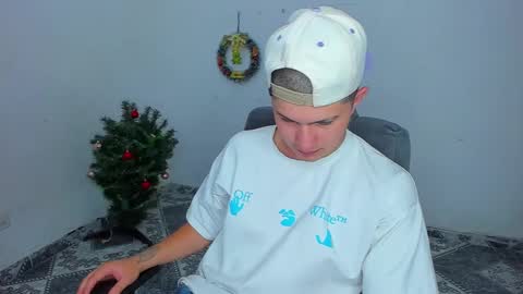 Snapshot of patrik027 chatting on 01-06-25, 09:54 .... online show from 01-06-25, 09:54