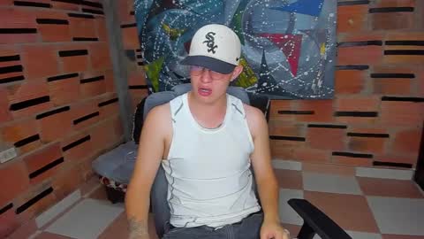 Snapshot of patrik027 chatting on 02-04-25, 07:22 .... online show from 02-04-25, 07:22