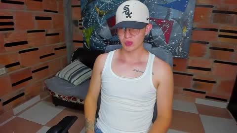 Snapshot of patrik027 chatting on 02-06-25, 11:48 .... online show from 02-06-25, 11:48