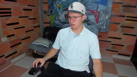 Snapshot of patrik027 chatting on 02-11-25, 06:44 .... online show from 02-11-25, 06:44