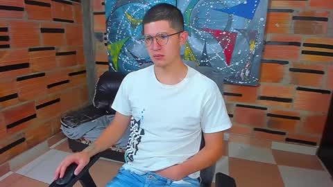 Snapshot of patrik027 chatting on 03-04-25, 12:33 .... online show from 03-04-25, 12:33