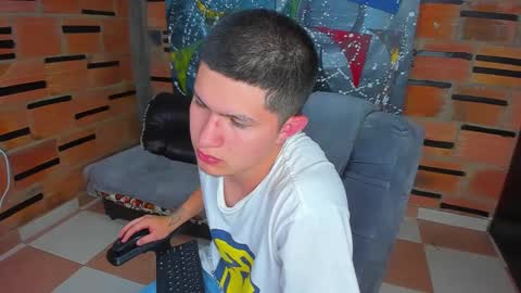 Snapshot of patrik027 chatting on 03-07-25, 04:57 .... online show from 03-07-25, 04:57