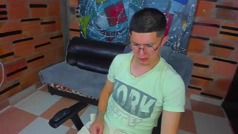 Snapshot of patrik027 chatting on 03-11-25, 05:46 .... online show from 03-11-25, 05:46