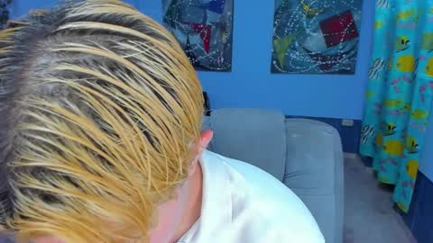Snapshot of patrik027 chatting on 09-21-25, 06:53 .... online show from 09-21-25, 06:53