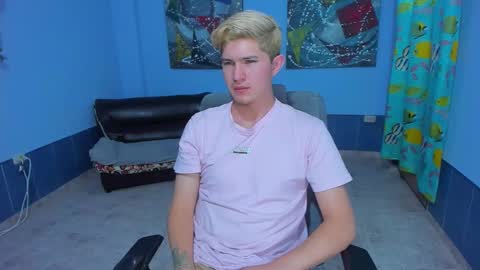 Snapshot of patrik027 chatting on 10-13-25, 08:09 .... online show from 10-13-25, 08:09