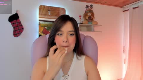 Snapshot of pau_cute chatting on 12-07-24, 09:44 Sofa online show from 12-07-24, 09:44