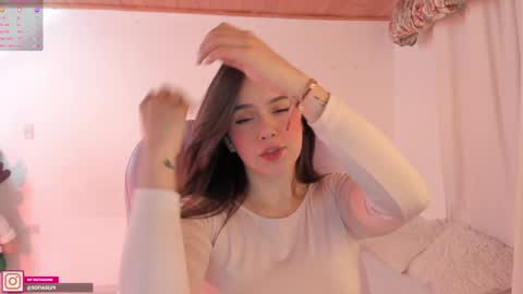 Snapshot of pau_cute chatting on 12-15-24, 11:20 Sofa online show from 12-15-24, 11:20