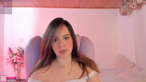 Snapshot of pau_cute chatting on 12-17-24, 10:11 Sofa online show from 12-17-24, 10:11