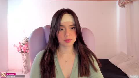 Snapshot of pau_cute chatting on 12-28-24, 06:18 Sofa online show from 12-28-24, 06:18