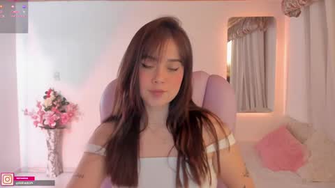 Snapshot of pau_cute chatting on 02-20-25, 04:07 Sofa online show from 02-20-25, 04:07