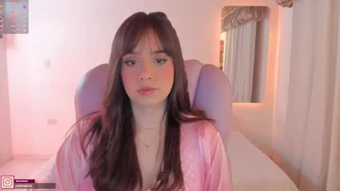 Snapshot of pau_cute chatting on 02-27-25, 04:09 Sofa online show from 02-27-25, 04:09