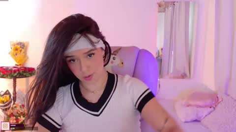 Snapshot of pau_cute chatting on 09-22-25, 08:55 Sofa online show from 09-22-25, 08:55