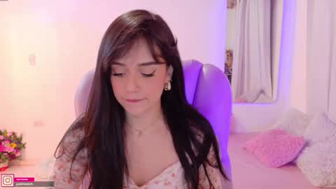 Snapshot of pau_cute chatting on 10-08-25, 11:46 Sofa online show from 10-08-25, 11:46