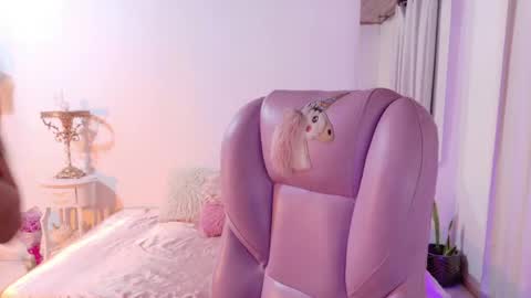 Sofa online show from 05-01-26, 04:39