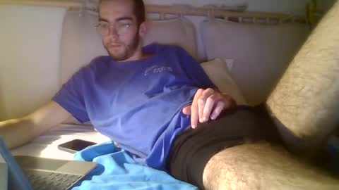 Snapshot of paul442386 chatting on 06-11-26, 09:35 paul442386 online show from 06-11-26, 09:35