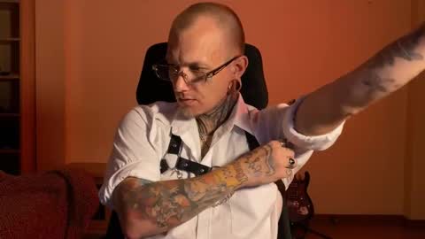 Snapshot of paul_razor chatting on 01-08-26, 01:24 Paul online show from 01-08-26, 01:24