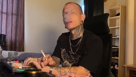 Snapshot of paul_razor chatting on 01-10-26, 06:15 Paul online show from 01-10-26, 06:15