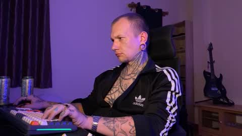 Snapshot of paul_razor chatting on 02-04-26, 05:19 Paul online show from 02-04-26, 05:19