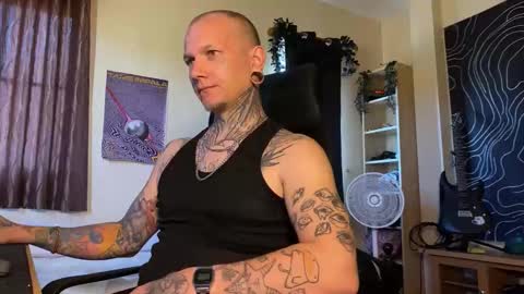 Snapshot of paul_razor chatting on 02-12-26, 07:25 Paul online show from 02-12-26, 07:25