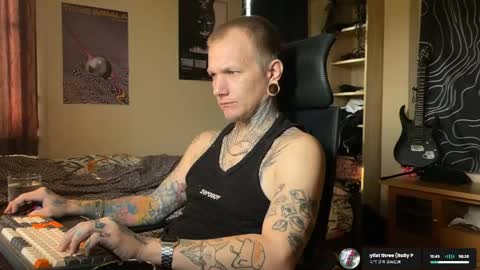 Snapshot of paul_razor chatting on 04-05-26, 02:42 Paul online show from 04-05-26, 02:42