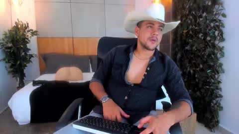 Snapshot of paul_rivera chatting on 11-12-25, 04:24 Paul Rivera online show from 11-12-25, 04:24