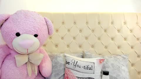 Snapshot of paula_amira chatting on 04-12-26, 12:43 Pau online show from 04-12-26, 12:43