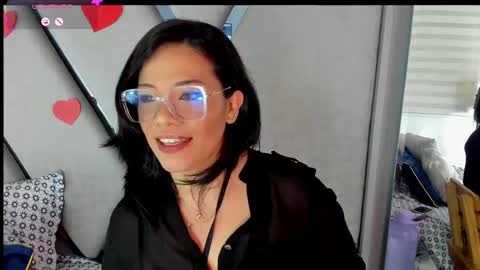 Snapshot of paula_daniela1 chatting on 02-15-25, 10:10 Paula online show from 02-15-25, 10:10