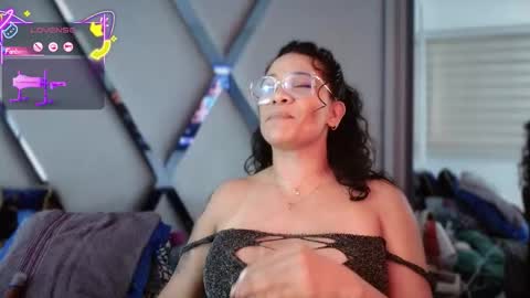 Snapshot of paula_daniela1 chatting on 10-15-25, 09:48 Paula online show from 10-15-25, 09:48