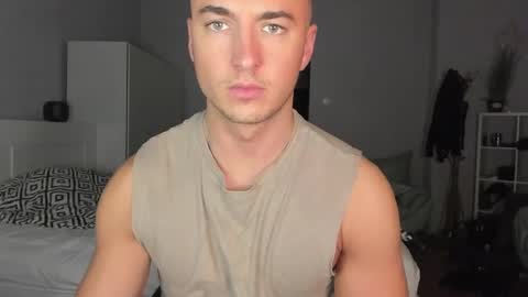 Snapshot of paulblack021 chatting on 11-18-25, 07:40 paulblack021 online show from 11-18-25, 07:40