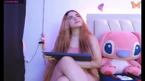 Snapshot of paulina_quintero18 chatting on 05-26-26, 04:30 Pau online show from 05-26-26, 04:30