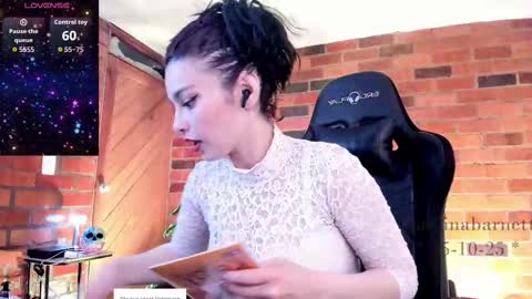 Paulina online show from 10-17-25, 04:09