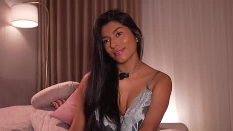 pauline_7 online show from 06-20-26, 04:54