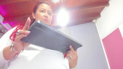 paulinna_curvy online show from 04-18-26, 07:07