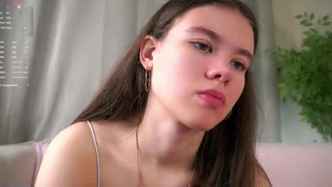 Snapshot of pazrapacki chatting on 05-12-26, 01:25 Beautiful Mila online show from 05-12-26, 01:25