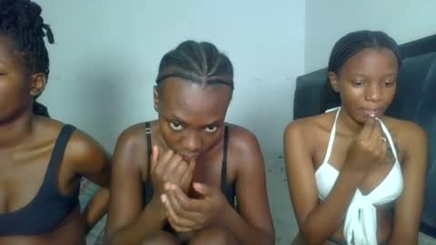 peach_ebonny online show from 06-26-26, 06:56