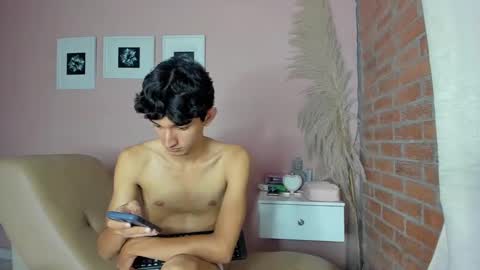 Snapshot of peach_tyron chatting on 02-01-25, 11:06 peach tyron online show from 02-01-25, 11:06